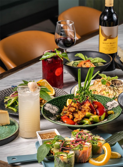 A variety of authentic Thai dishes, including Pad Thai, green curry, and crispy spring rolls, beautifully presented with fresh ingredients – Discover the flavors of Thailand at thairoomgrand.